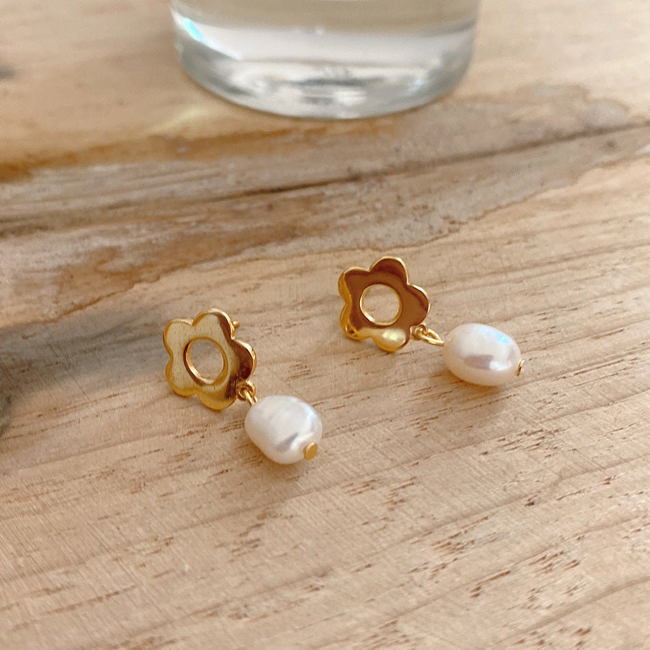 KRISTIINA Freshwater Pearl Huggie Stud Earrings • Gold Daisy Flower Wedding Bridesmaid Jewelry • 925 Sterling Silver Gift For Her Mom Girl