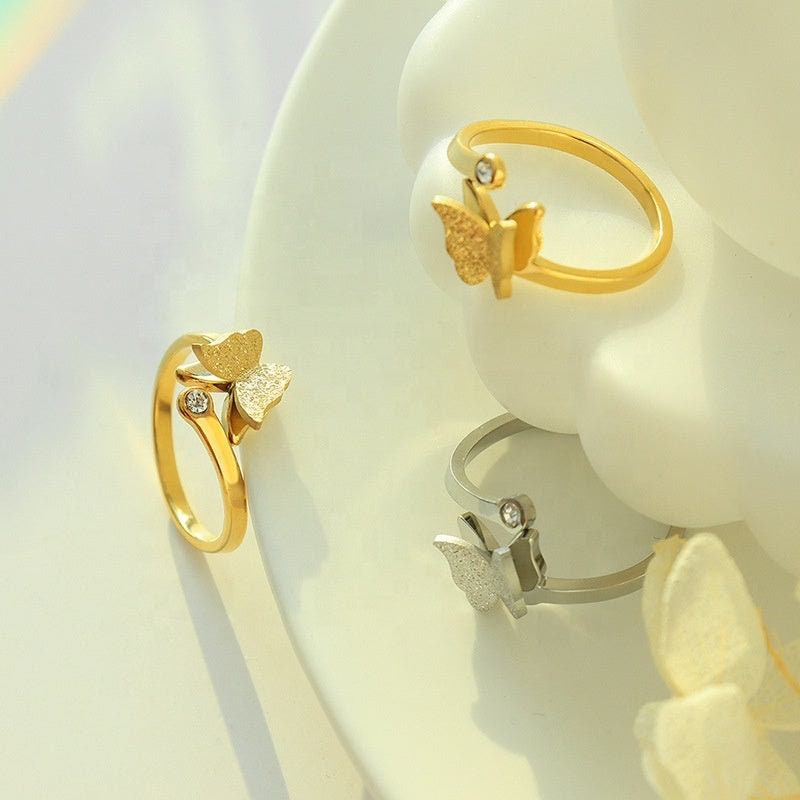 Buy Gold Hoop Earrings Online | CaratLane