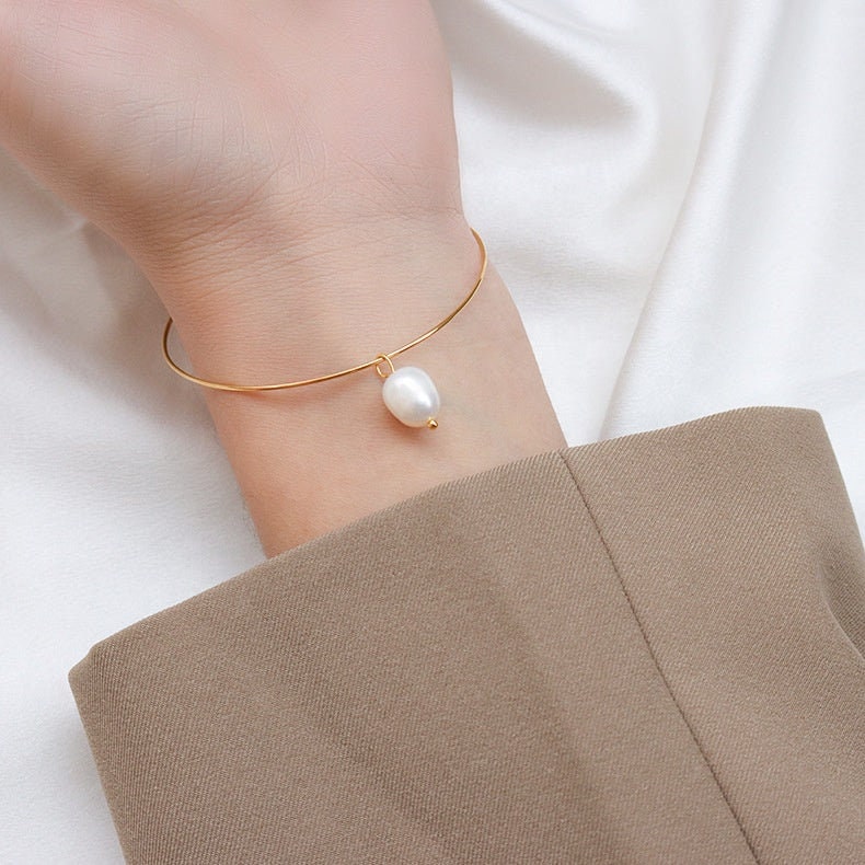 HELMI Pearl Bangle • Freshwater Pearl Bracelet • Pearl Bead Bracelet • Modern Jewelry • Baroque Pearl Bracelet • Mother Gift