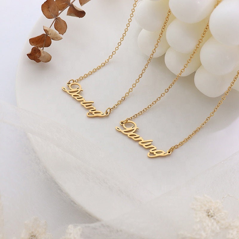 DARLING Script Tag Charm Necklace, Gold Couple Simple Unisex Choker, Y2K Dainty Layered Jewelry, Vintage Unique Design, Wedding Gift For Her