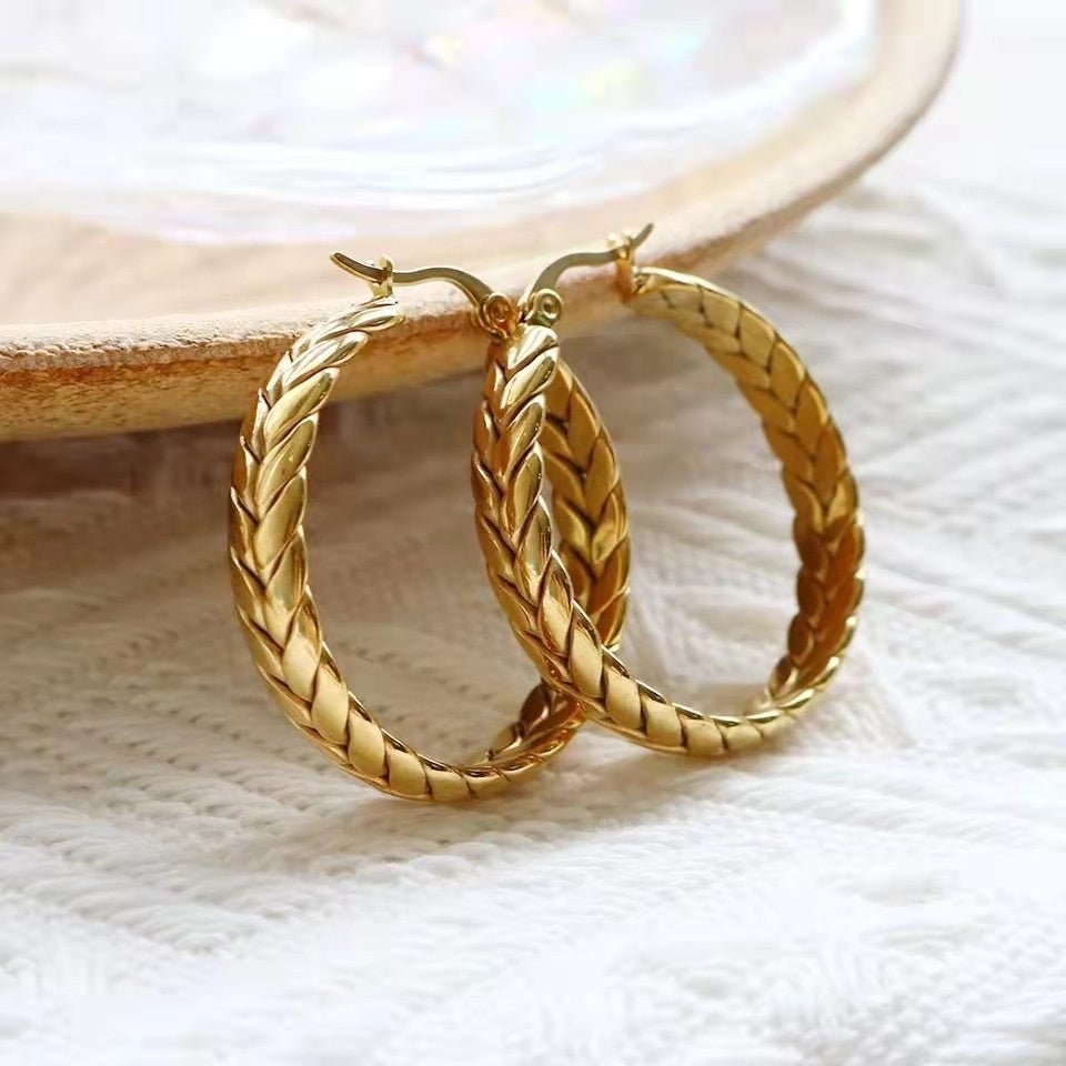 RAITA Herringbone Twisted Hoop Earrings, Large Gold Dangle Drop Jewelry, Simple Vintage Huggie, Unique Korean Designer Kawaii Gift for Her