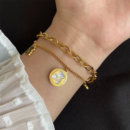 ENNY Teddy Bear Double Bracelet ∙ Dainty Bear Charm ∙ Link Chain Jewelry ∙ Curb Chain Bracelet ∙ Mother Of Pearl Shell Bear